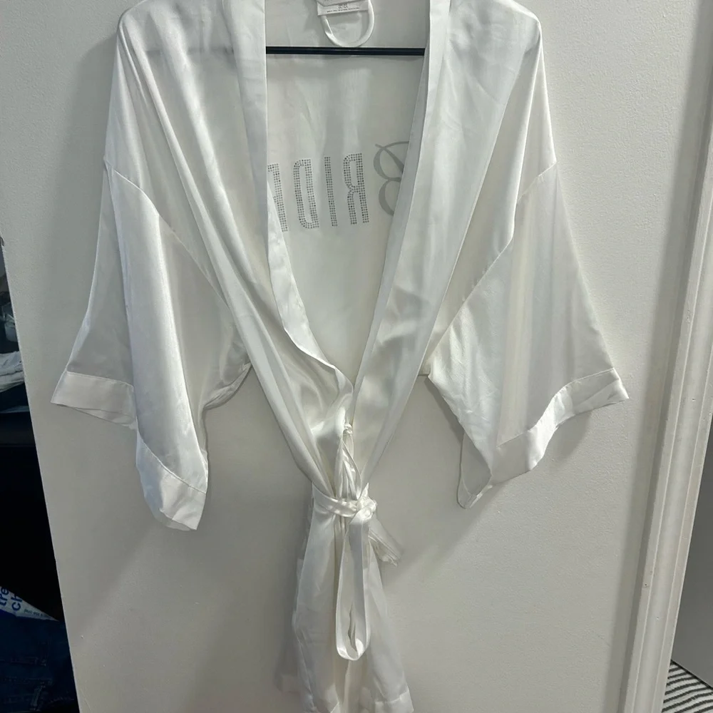 Victoria's Secret White Satin Bride Rhinestone Kimono Robe One Size